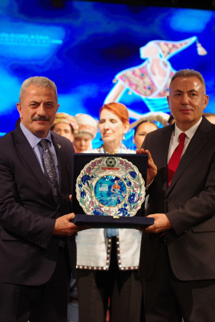 TÜRKSOY etno-moda buluşması İzmir Agora'da açıldı